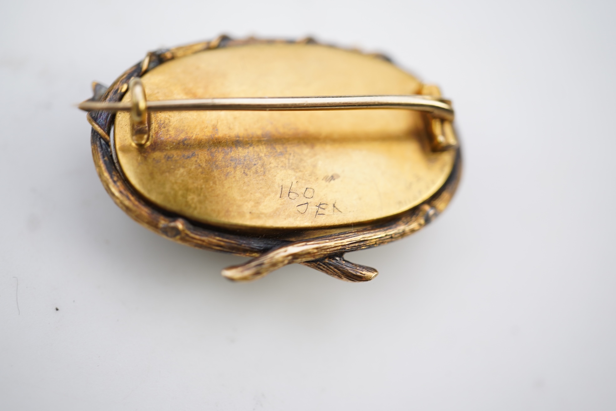 A reverse-carved and painted intaglio 'Essex crystal' brooch, late 19th century